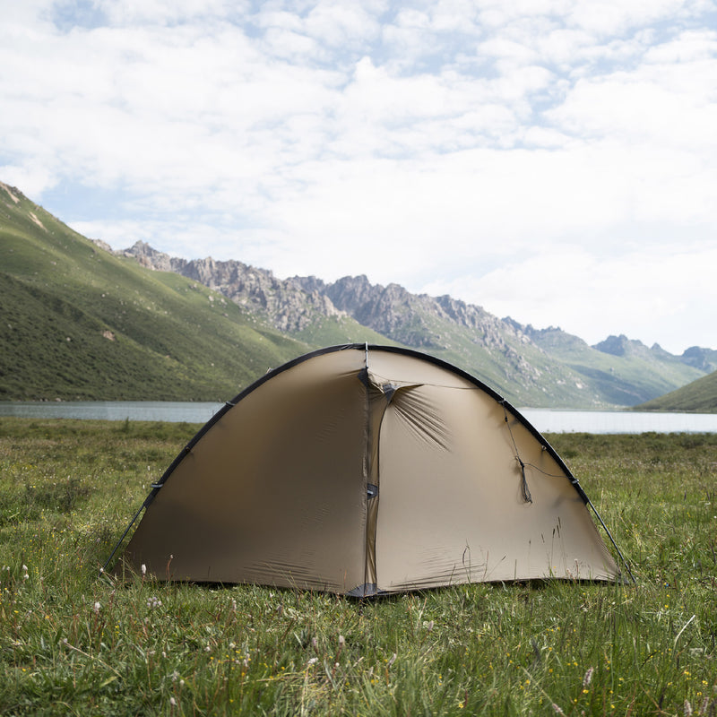 Brown TFS Stars 2 Pro with closed vestibules on grass beside a mountain lake.